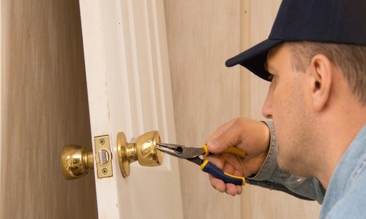 Tips To Choose The Right Locksmith Service