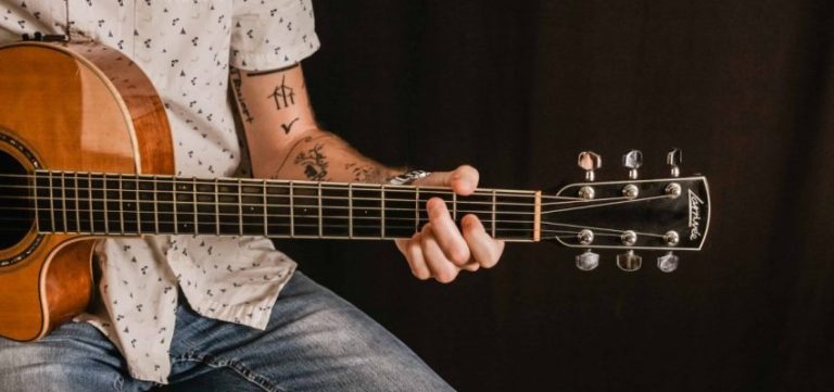 Guitar Playing Mistakes to Avoid for Beginners
