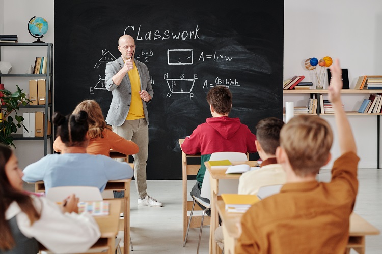 6 Obvious Characteristics of a Bad Teacher