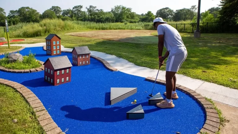 How can Mental Health Improve with Mini Golf?